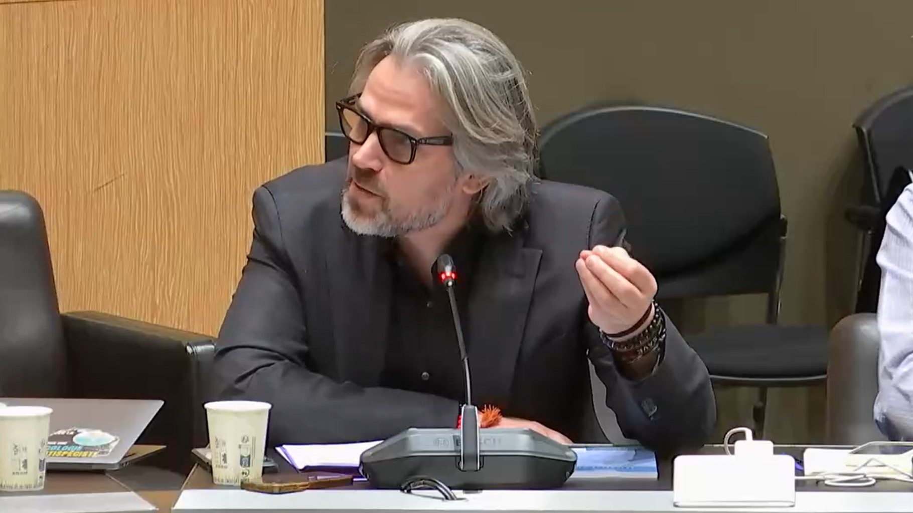 Aymeric Caron n’a pas ménagé son ancien employeur France TV, dans cette charge violente