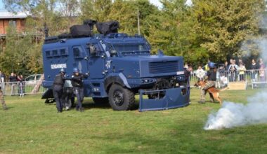 Dermatose nodulaire : les Centaure des gendarmes prêts à prendre d’assaut l’exploitation ariégeoise, les femmes agricultrices en première ligne