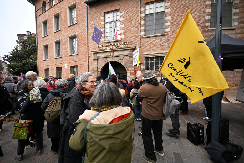 Avant l’audience, les soutiens ont été nombreux devant la cour administrative d’appel, près du Grand Rond à Toulouse.