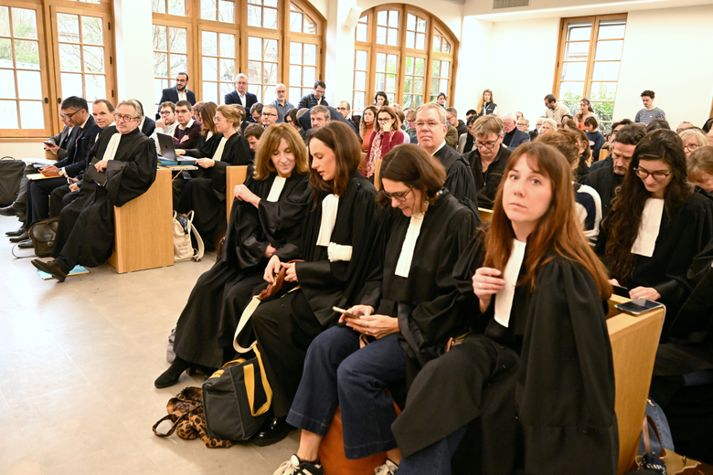 Au premier plan, les avocates des associations de défense de l’environnement.