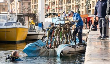 des trottinettes immergées depuis plus de 6 ans sorties du Vieux-Port de Marseille