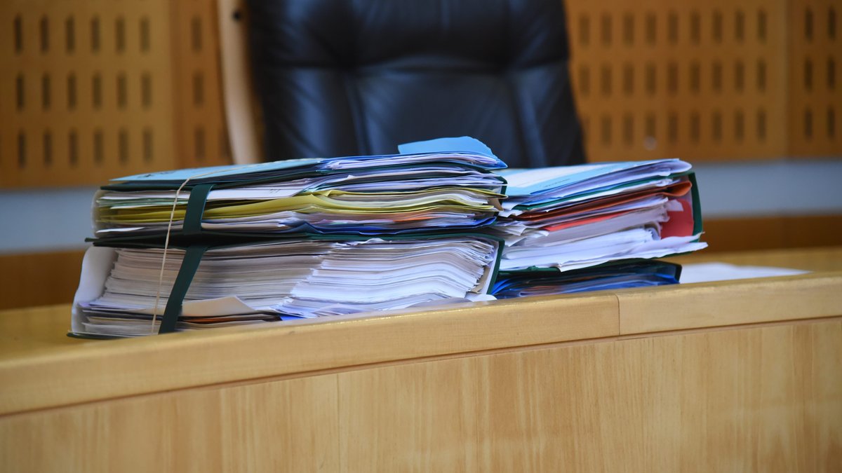 Elle reproche à son ex de lui avoir pris son RSA pour acheter un fourgon et y met le feu : "C’était le seul moyen de lui monter que j’étais en colère"