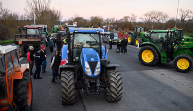 DIRECT. Dermatose nodulaire : "Pour être écoutés, on va faire sauter des ponts", axes routiers bloqués, sangliers pendus… le ton monte