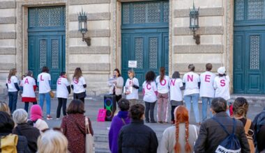 "Sales connes" : dépôt de plainte et mobilisation, les Tricoteuses hystériques maintiennent la pression après les propos de Brigitte Macron