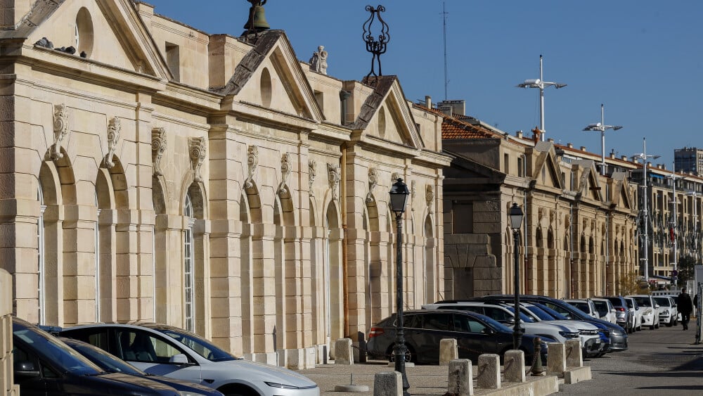 au port de Marseille, le pavillon des douanes et la consigne sanitaire en quête de renouveau