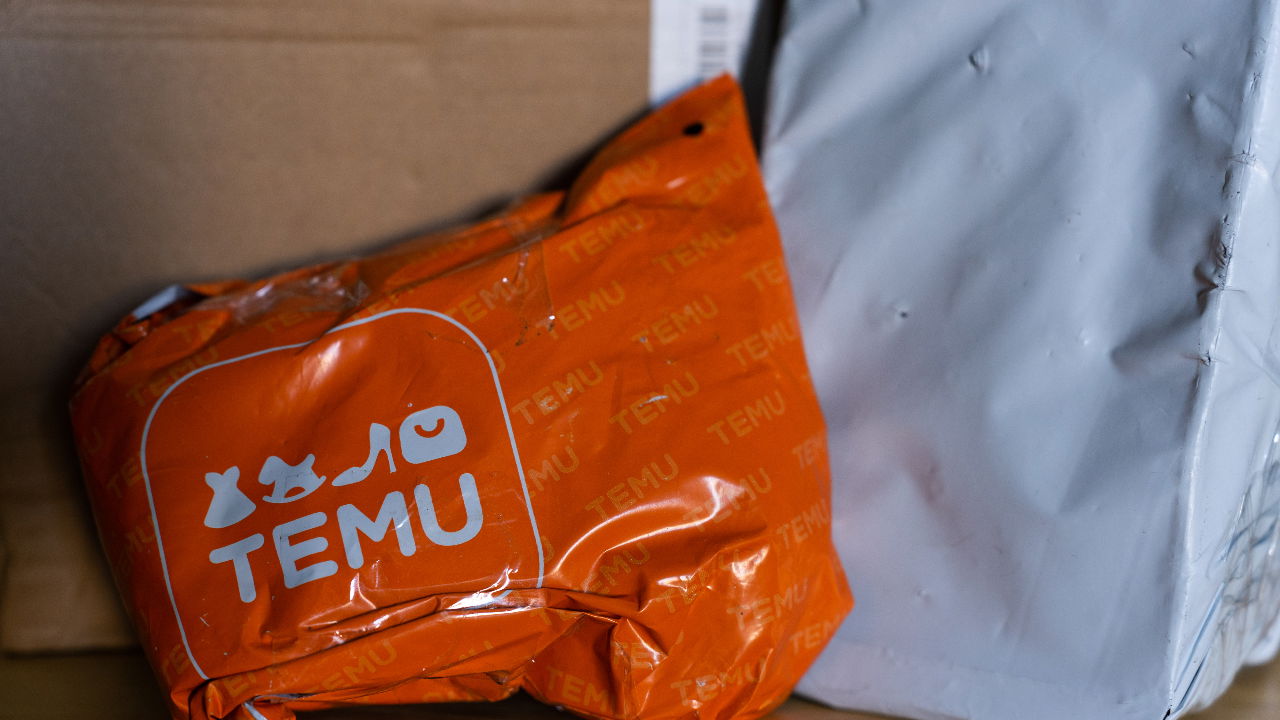 L'Union européenne introduit une taxe de 3 euros sur les colis bon marché provenant de pays hors UE - Business AM