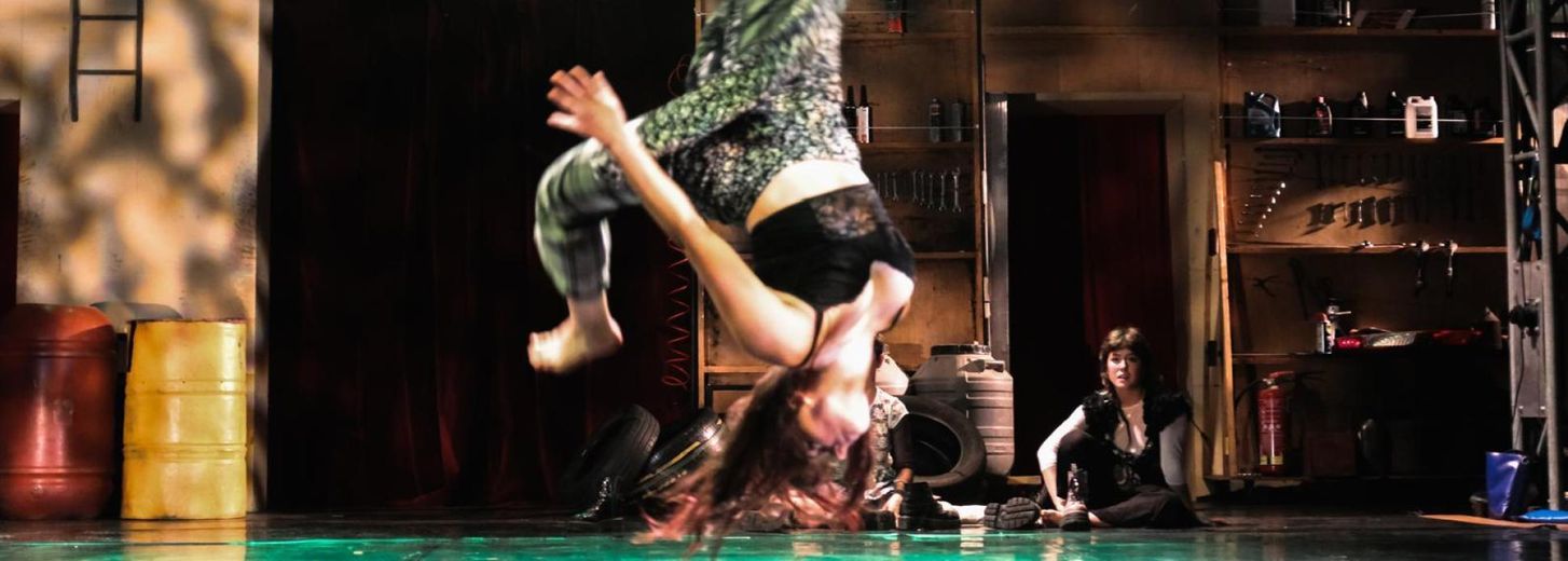 Au Domaine d’O, les 23 stagiaires du CADC Balthazar se mettent en cuisine pour vous concocter un spectacle savoureux !