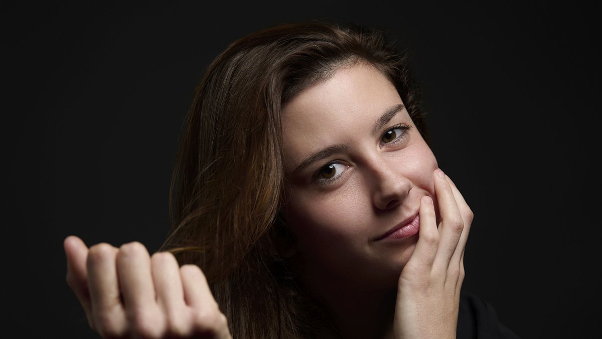 "Il me dénigrait en permanence" : dans son premier single, elle évoque l’emprise d’un "pervers narcissique"