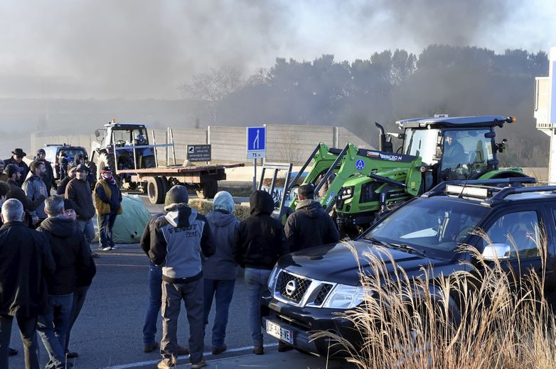 Les agriculteurs mobilisés contre la politique d’abattage près de Montpellier.