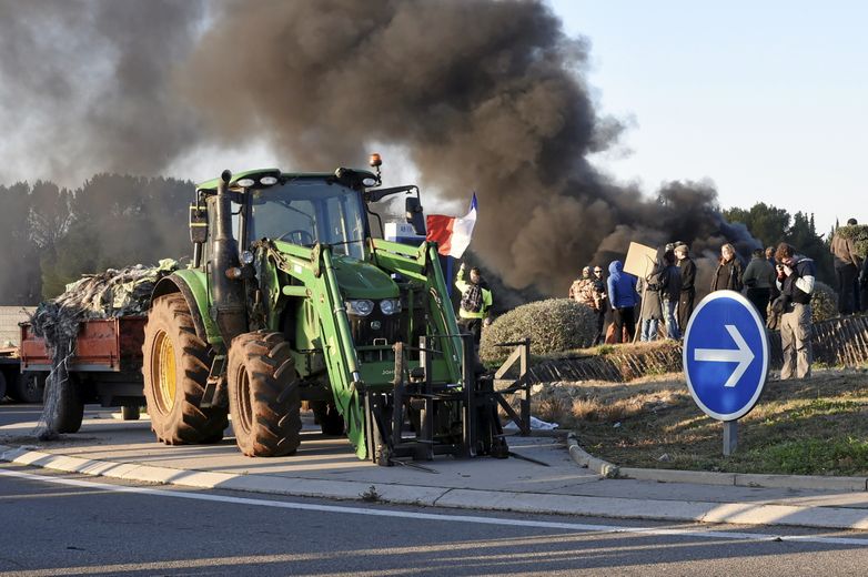 Les agriculteurs mobilisés contre la politique d’abattage près de Montpellier.
