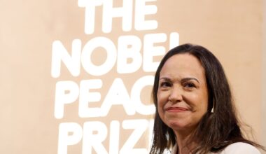 Lauréate du prix Nobel de la paix, Maria Corina Machado s'est blessée en quittant le Venezuela