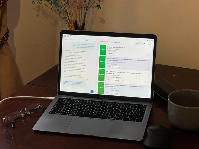 Un chat gratuit pour se poser les bonnes questions et recevoir des propositions d'orientation post-bac