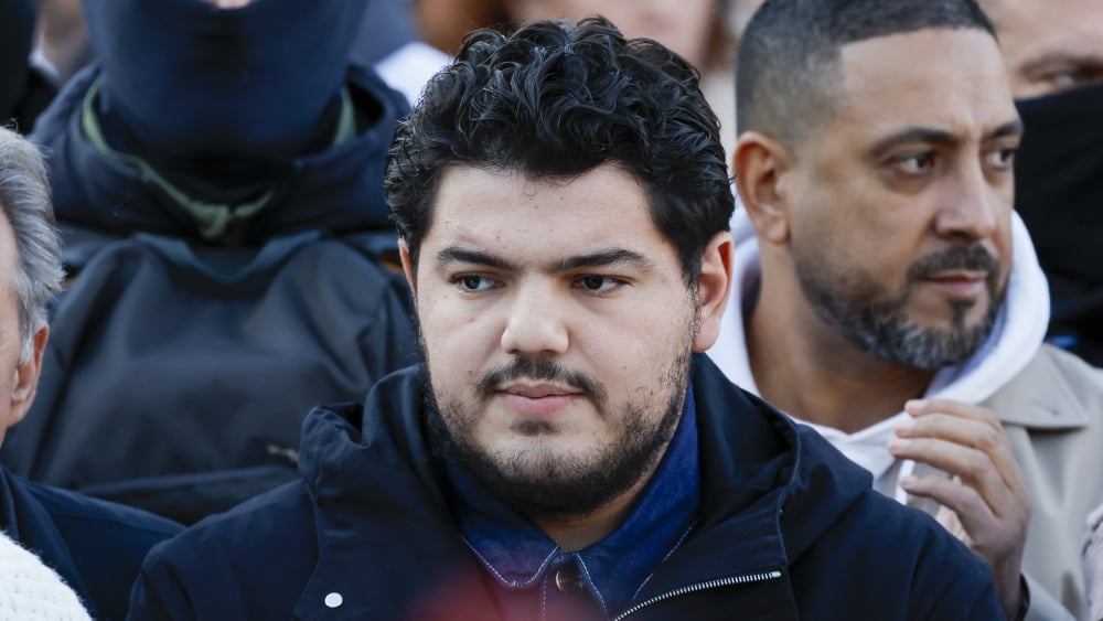 le Président s'est recueilli sur la tombe de Mehdi Kessaci, en présence de son frère Amine