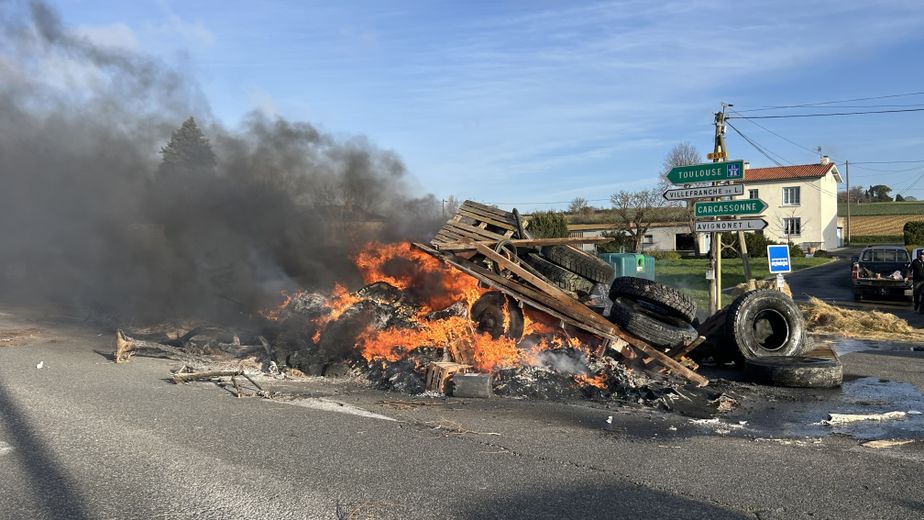 La colère des agriculteurs se manifeste à Villefranche-de-Lauragais.