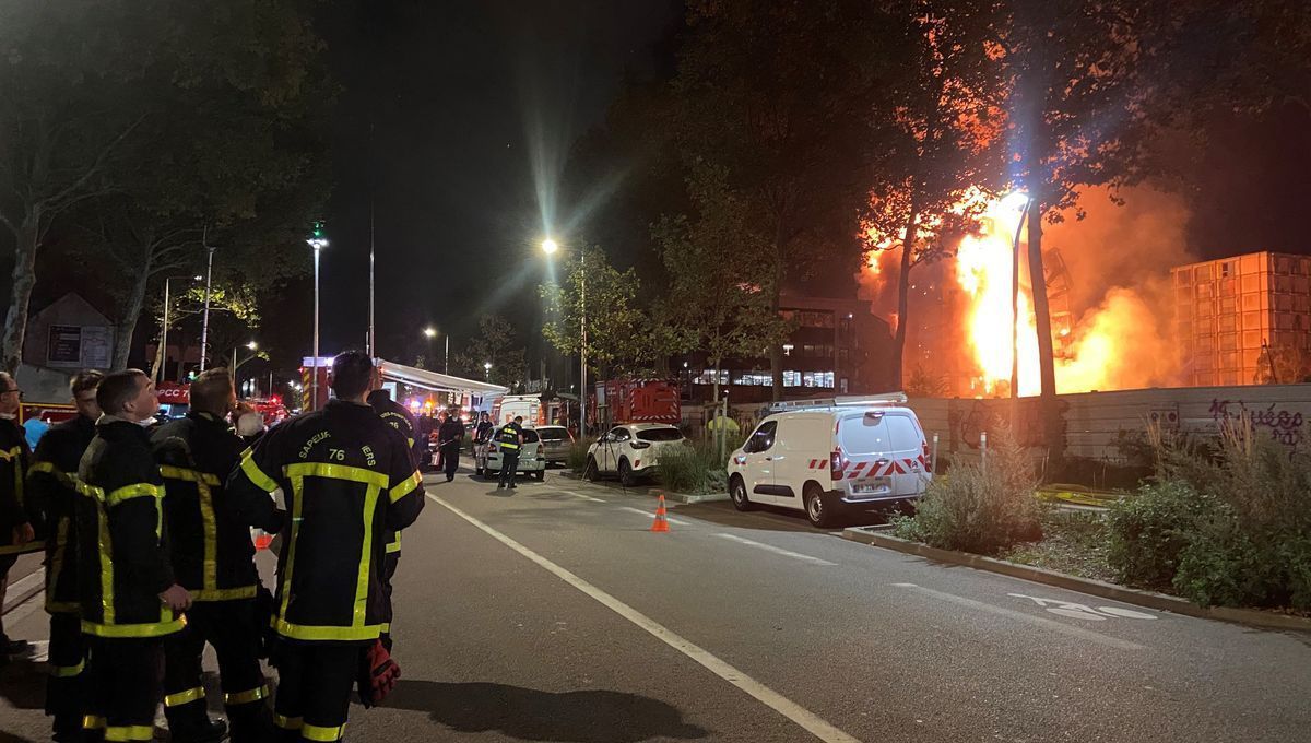 Trois adolescents relaxés pour la destruction des deux immeubles "verre et acier" à Rouen, coupables de dégradations