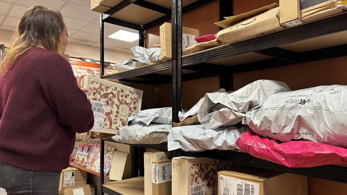 "J’ai eu 300 colis dans la journée" : à Agen, les commerces point relais subissent le rush de Noël de plein fouet