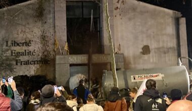 Dermatose nodulaire : les agriculteurs tarnais ont enseveli la sous-préfecture sous les pneus et le lisier