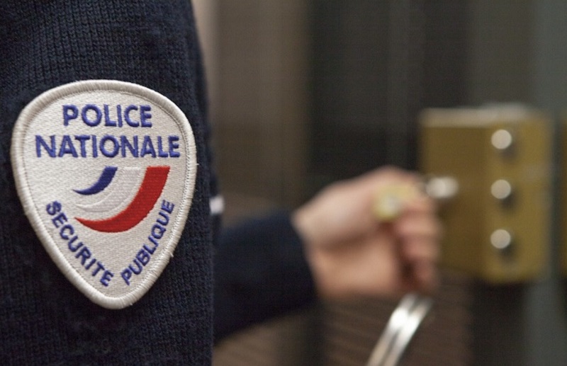 L'officier de police, occupait les fonctions d'adjoint au chef de la brigade des atteintes aux personnes à l'hôtel de police de Rouen. Mis en examen pour agressions sexuelles sur deux jeunes filles mineures, il a été placé en détention provisoire à la maison d'arrêt d'Evreux - Illustration DGPN