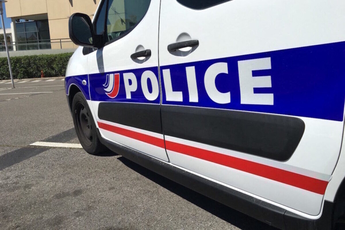 Un bébé miraculé, des incendies de bus et la démission d'un maire refusée… l’info à midi en Île-de-France