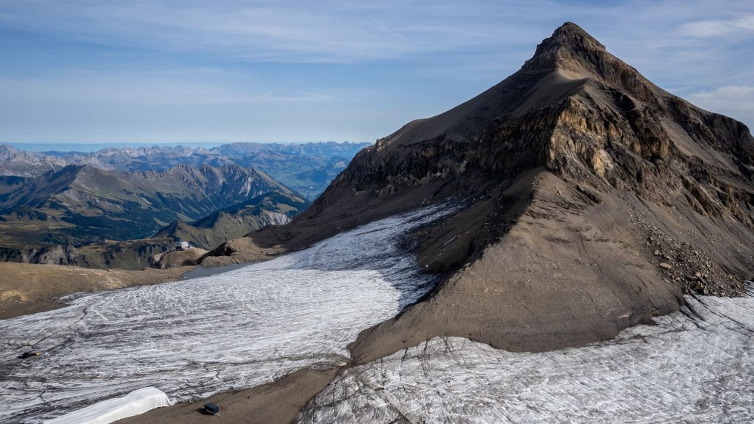 les glaciers du monde entier et la banquise de l'Arctique menacés par le réchauffement climatique