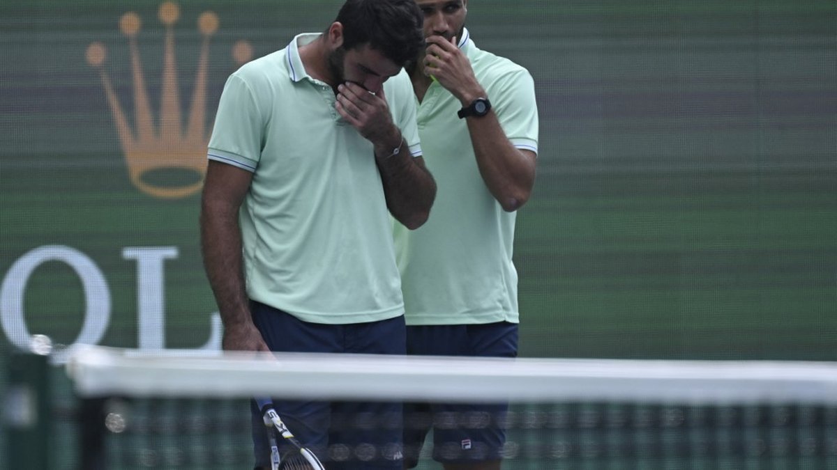 "Vous faites n’importe quoi" : quand un tennisman français achète de la vodka pour soigner la blessure ouverte de son coéquipier