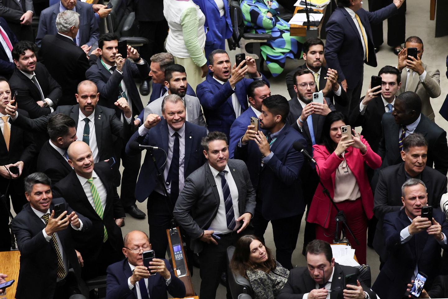 Au Brésil, le Congrès vote une réduction de la peine de Jair Bolsonaro