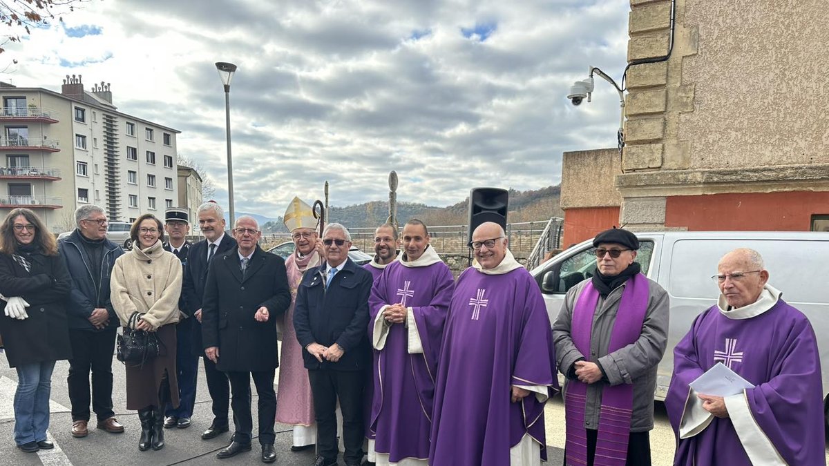 L’archevêque Monseigneur Turini a visité les deux églises de la ville