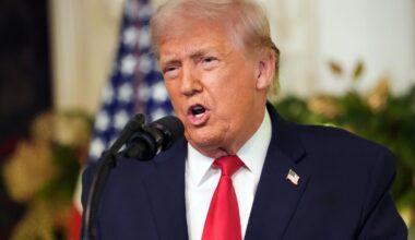 Donald Trump défend son bilan économique et s’en prend de nouveau l’immigration