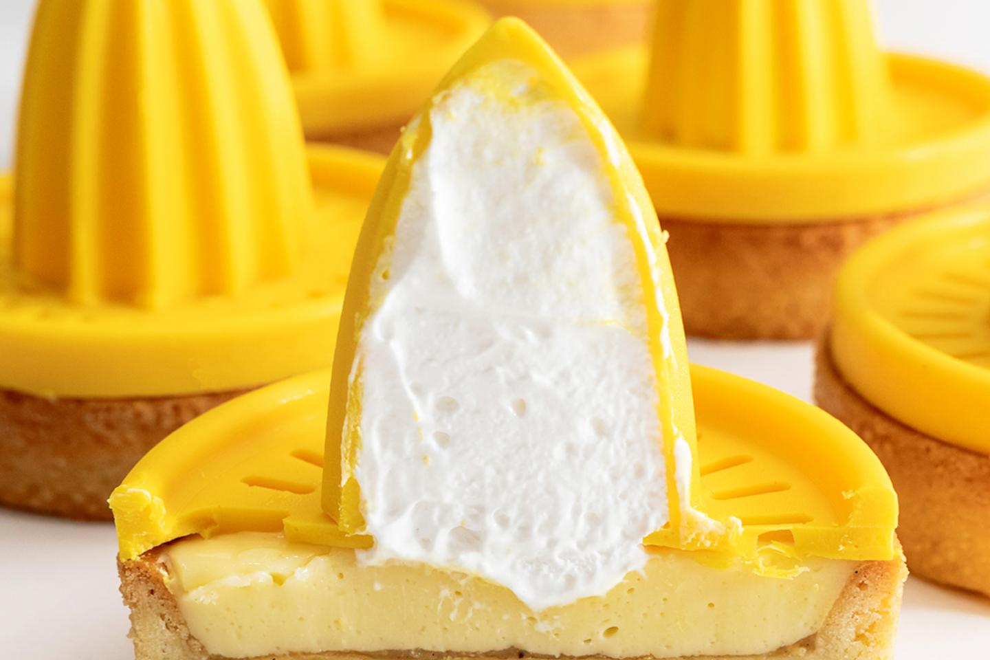 « Mes études en design m’ont donné une façon de regarder le monde et des outils pour travailler les couleurs et le dessin d’une pâtisserie »