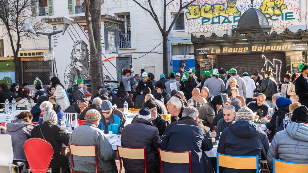 Un repas de Noël solidaire à Marseille pour les personnes à la rue