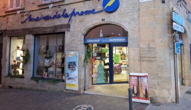 "Il est entré en hurlant avec un couteau" : braquage à la Maison de la presse en pleine journée