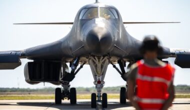 "Nous frappons très fort" : Washington annonce le début d’une opération militaire "massive" contre le groupe État islamique en Syrie, "plus de 70 cibles" frappées "en représailles"