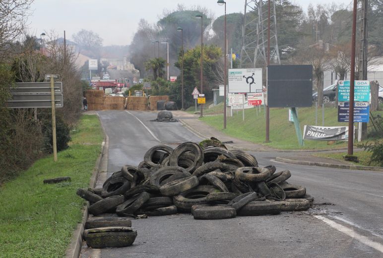 L’entrée de Vic, depuis Auch, est fermée.