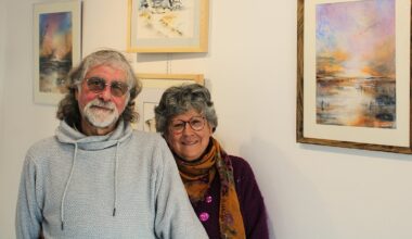 "Quand il y a beaucoup de blanc, c’est Michel ; avec la couleur, c’est moi" : 2 artistes exposent leurs aquarelles à Seissan