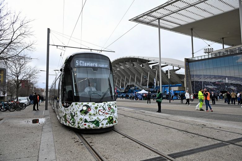 Le tramway de la ligne 5.