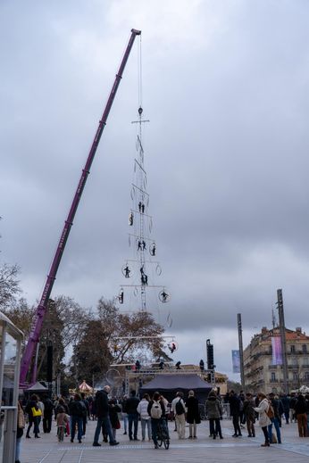 Répétitions sur la place de la Comédie d’un spectacle très vertical…