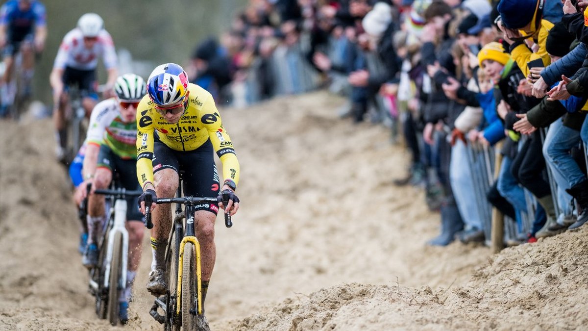 Cyclisme : pourquoi les stars du peloton Mathieu van der Poel et Wout van Aert continuent de rouler en cyclo-cross ?