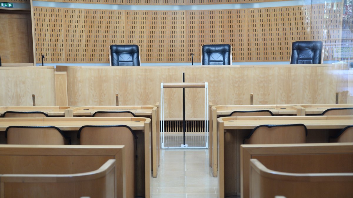 Il s’était introduit chez son ex en passant sous le volet, lui envoyait des SMS menaçants et orduriers : "Une caricature du violent conjugal"