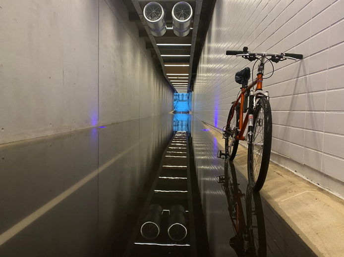 La galerie cyclable sous la Comédie fermée.