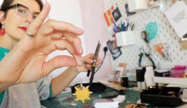 Des bijoux engagés, fun et écolo-chic : la créatrice de Matcha cartonne avec ses boucles interchangeables et colorées à Montpellier