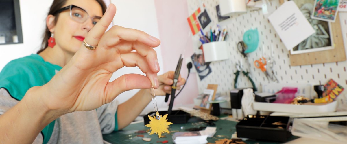Des bijoux engagés, fun et écolo-chic : la créatrice de Matcha cartonne avec ses boucles interchangeables et colorées à Montpellier