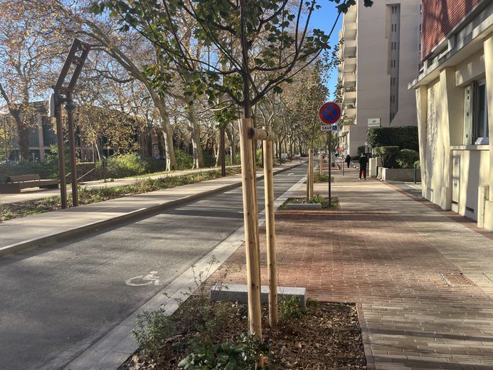 L'allée de Barcelone est maintenant plus accessible aux cyclistes.