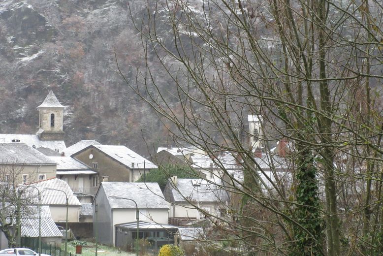 La commune de Vabre dans le Tarn s’est parée d’un manteau blanc ce matin