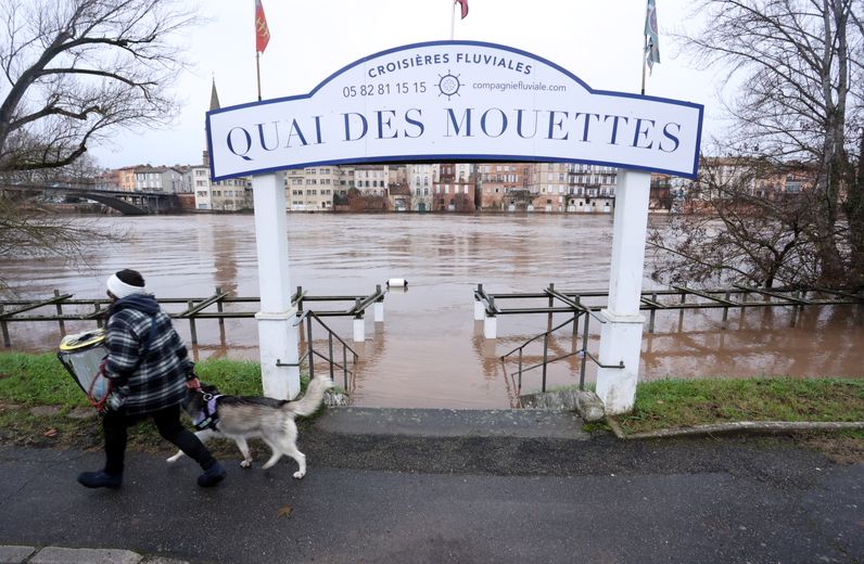 Le quai des Mouettes, rue Alphonse-Jourdain, est recouvert par les eaux du Tarn à Montauban.