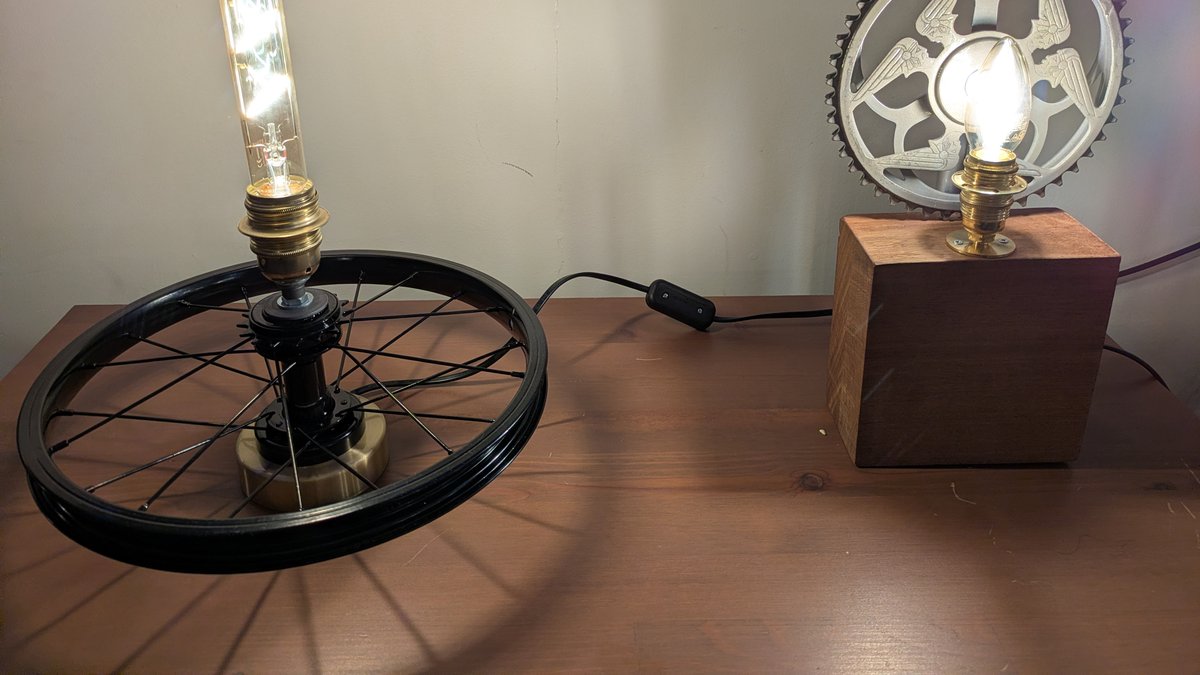 Des pièces de vélo usagées deviennent des luminaires design made in Toulouse grâce à des collégiens