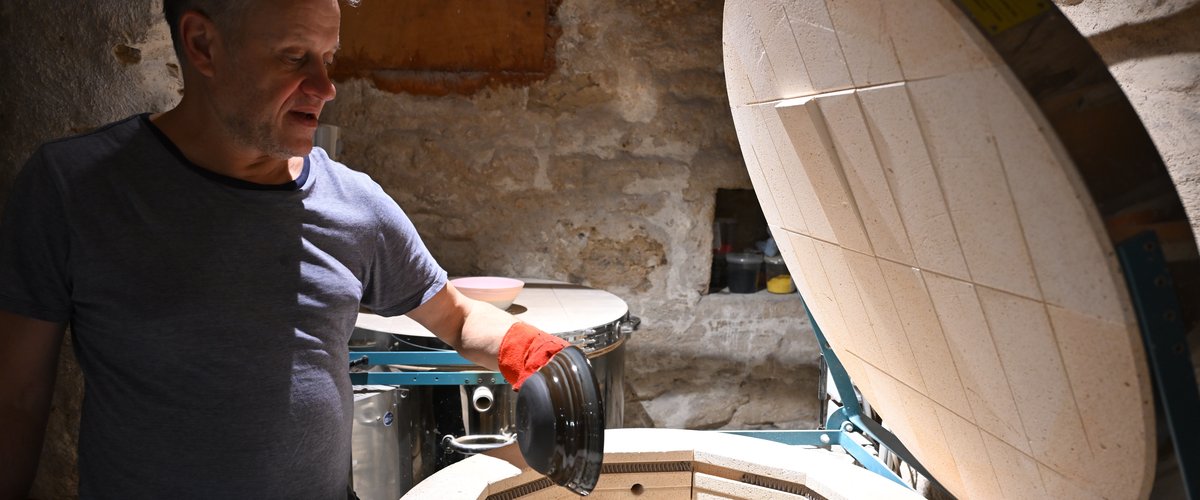 Des pièces uniques façonnées sur place et accessibles : le potier montpelliérain de 500 Degrés prisé pour ses créations pratiques au quotidien