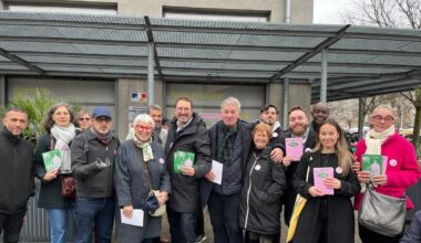 Municipales 2026 à Toulouse. "Une nouvelle atteinte au service public" : la gauche hors LFI tracte devant la mairie de Bagatelle