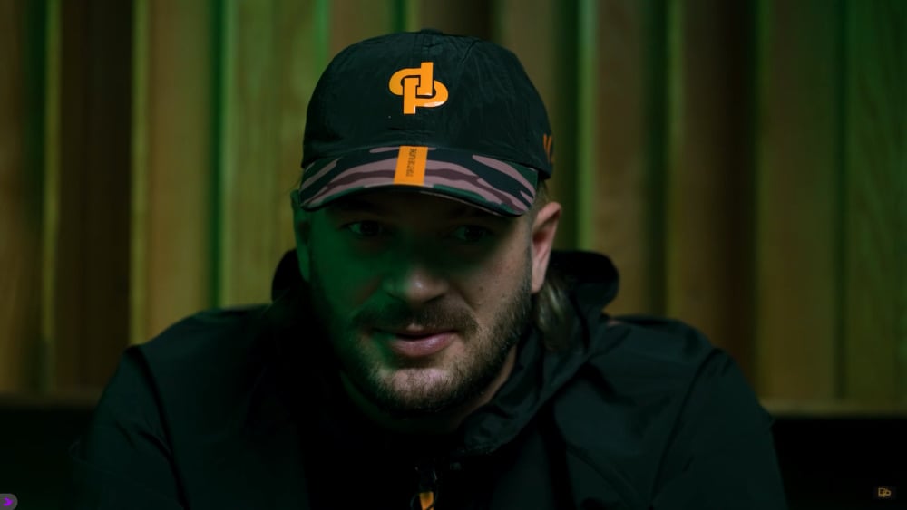 le rappeur marseillais Jul semble sur de lui, il souhaite faire un film sur sa vie