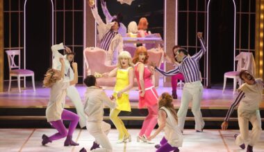 la reprise sur les planches des "Demoiselles de Rochefort" enchante le Lido à Paris