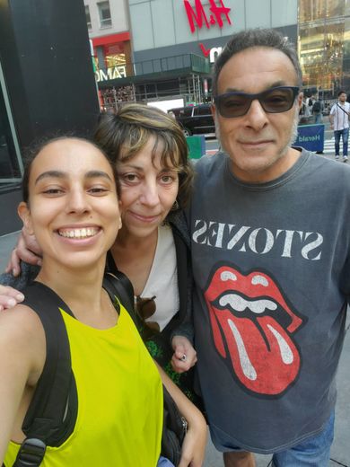 Sarah Toumani avec ses parents à New York.